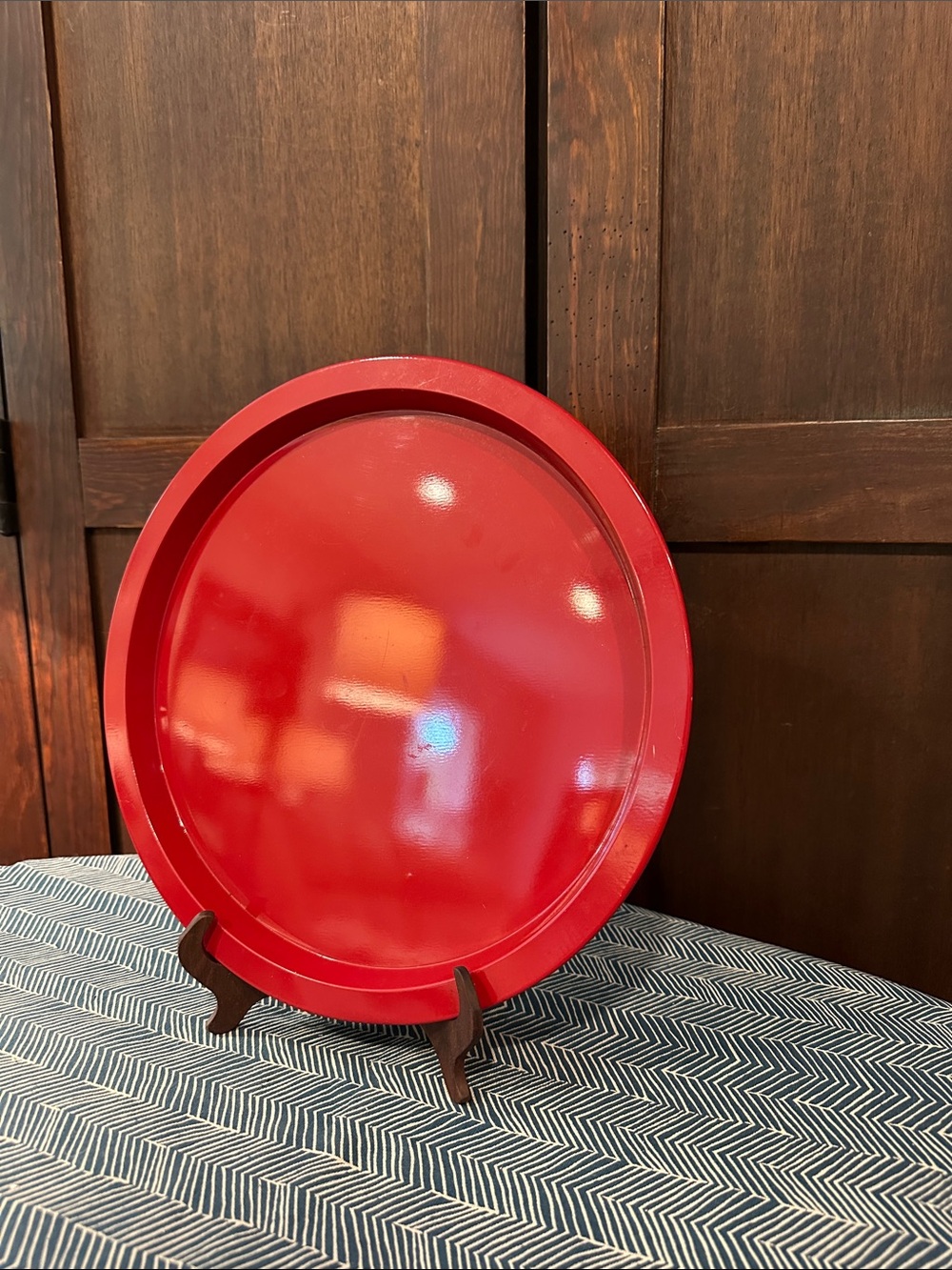 Medium to large red tray • metal